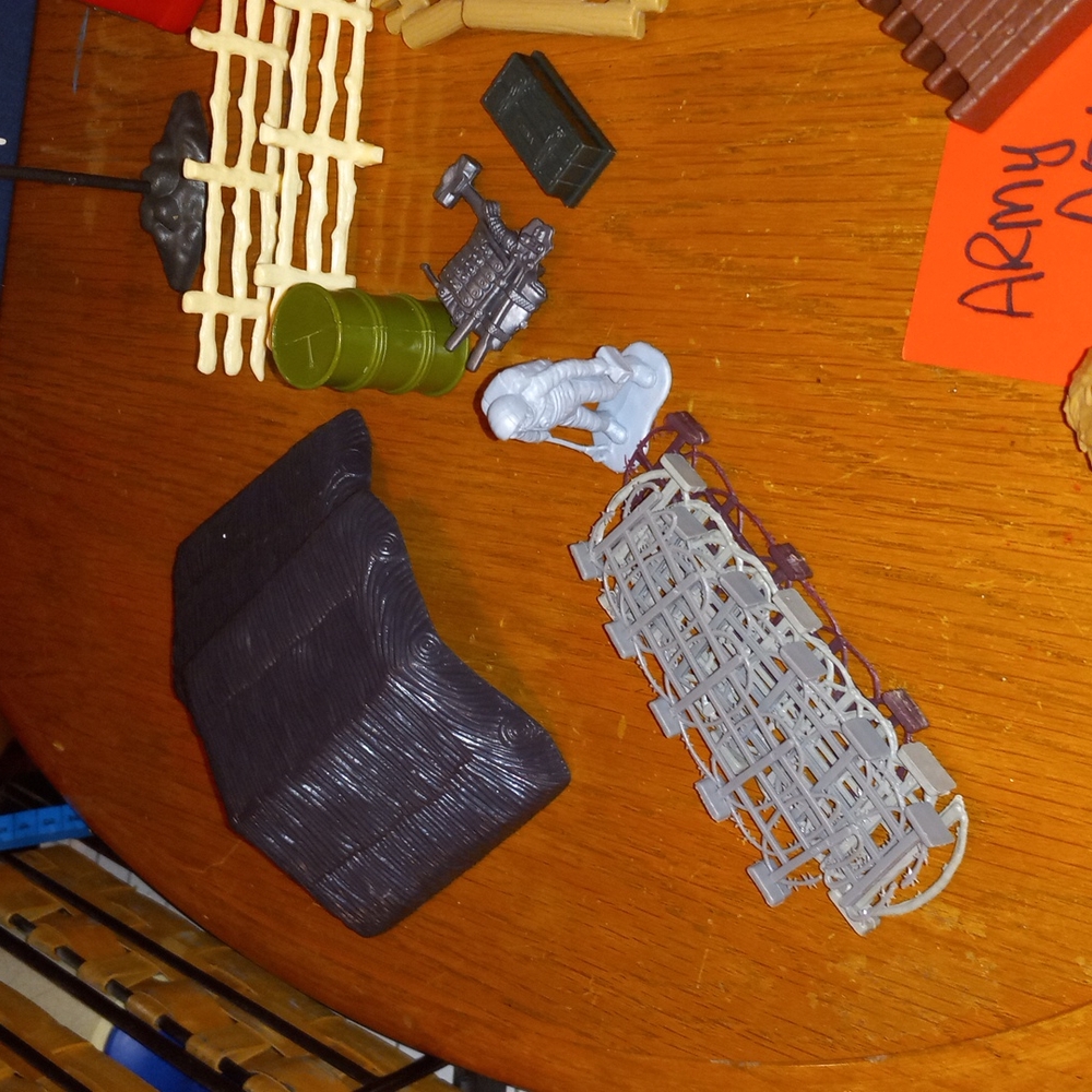28 Army War play set. A06 - Picture 4 of 6